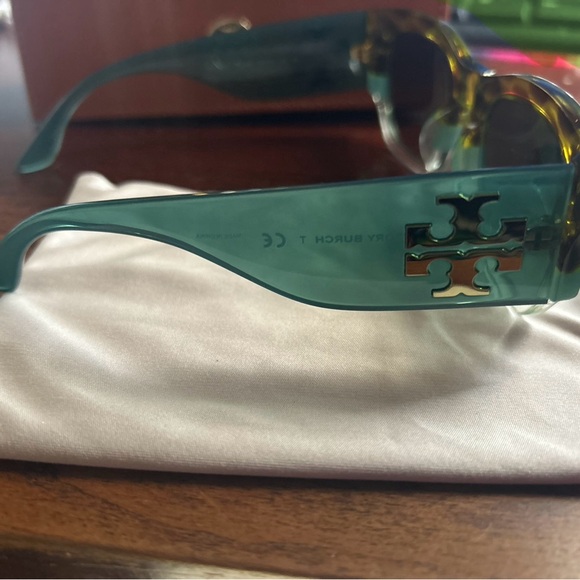 Tory Burch Miller Sunglasses - Picture 5 of 5